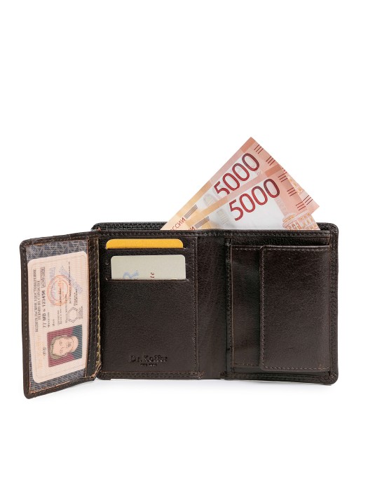 Товар коричневого цвета с внутренней стороны