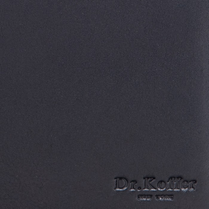 Товар черного цвета с внутренней стороны