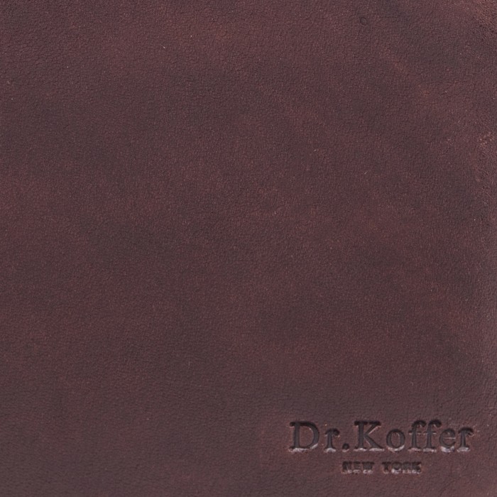 Товар коричневого цвета с внутренней стороны