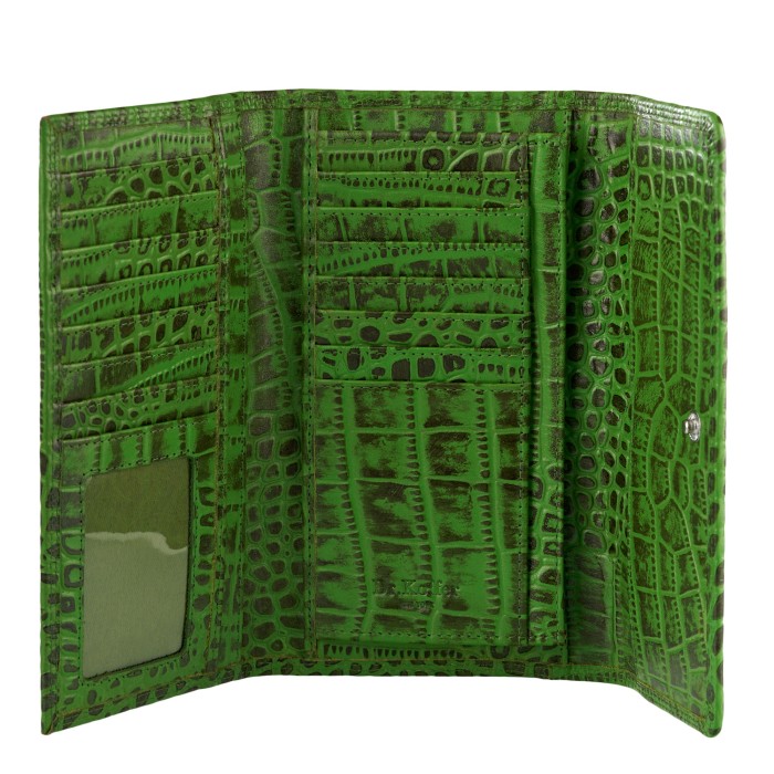 Товар зеленого цвета с внутренней стороны