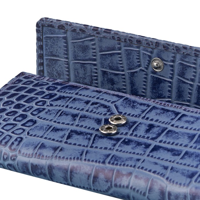 Товар фиолетового цвета с внутренней стороны