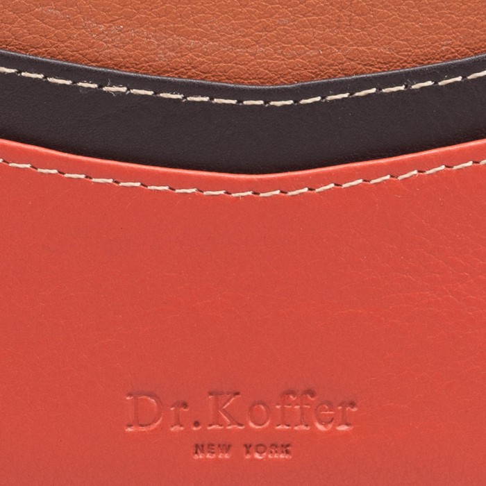 Товар оранжевого цвета с внутренней стороны