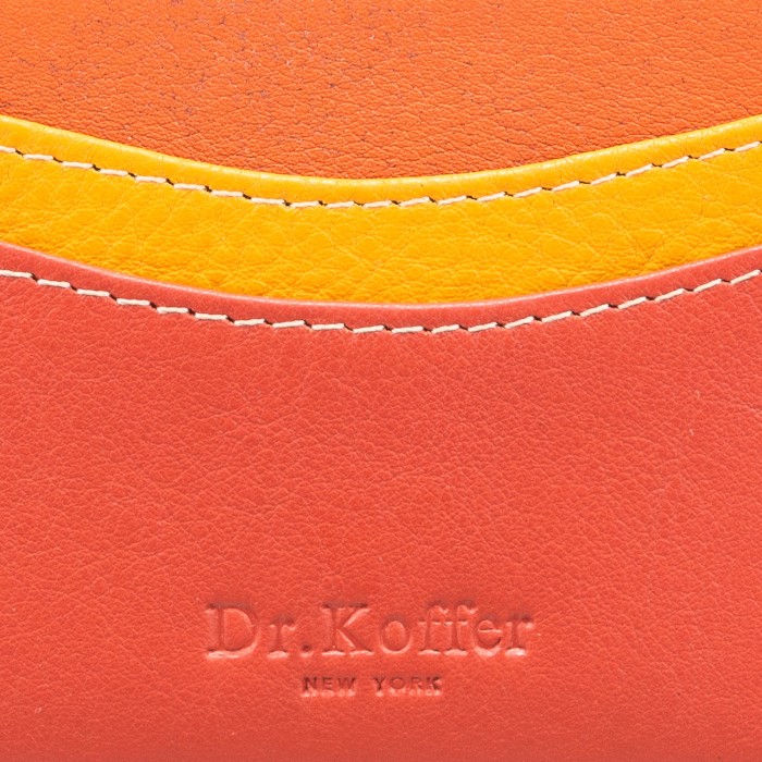 Товар оранжевого цвета с внутренней стороны