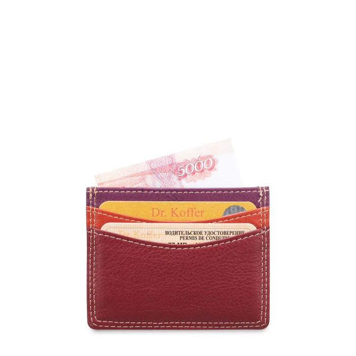 Товар коричневого цвета с внутренней стороны