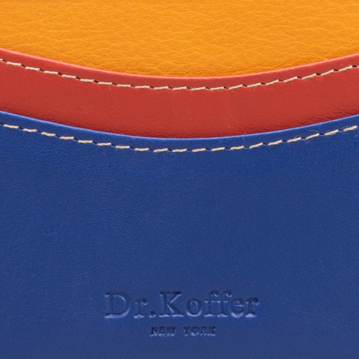 Товар синего цвета с внутренней стороны