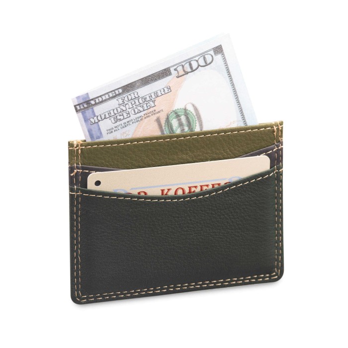 Товар зеленого цвета с внутренней стороны