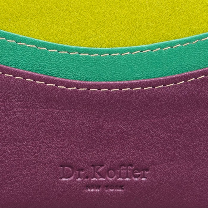 Товар фиолетового цвета с внутренней стороны