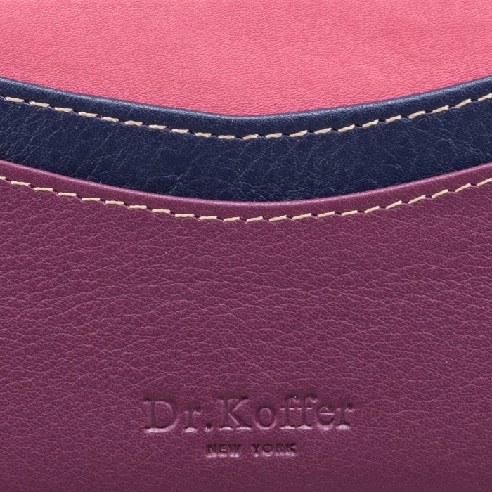 Товар фиолетового цвета с внутренней стороны