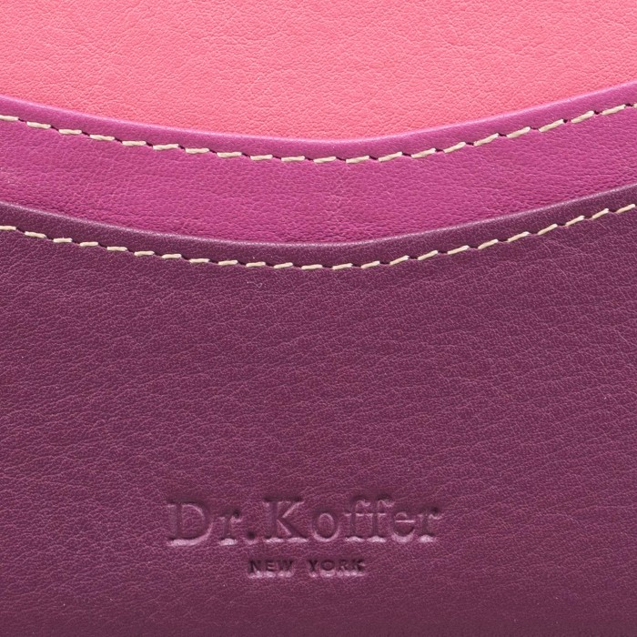 Товар фиолетового цвета с внутренней стороны