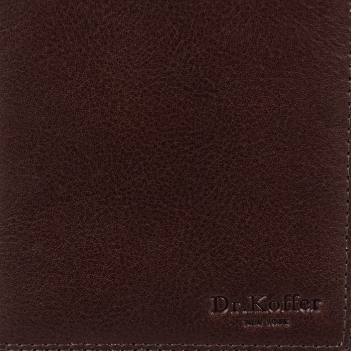 Товар коричневого цвета с внутренней стороны