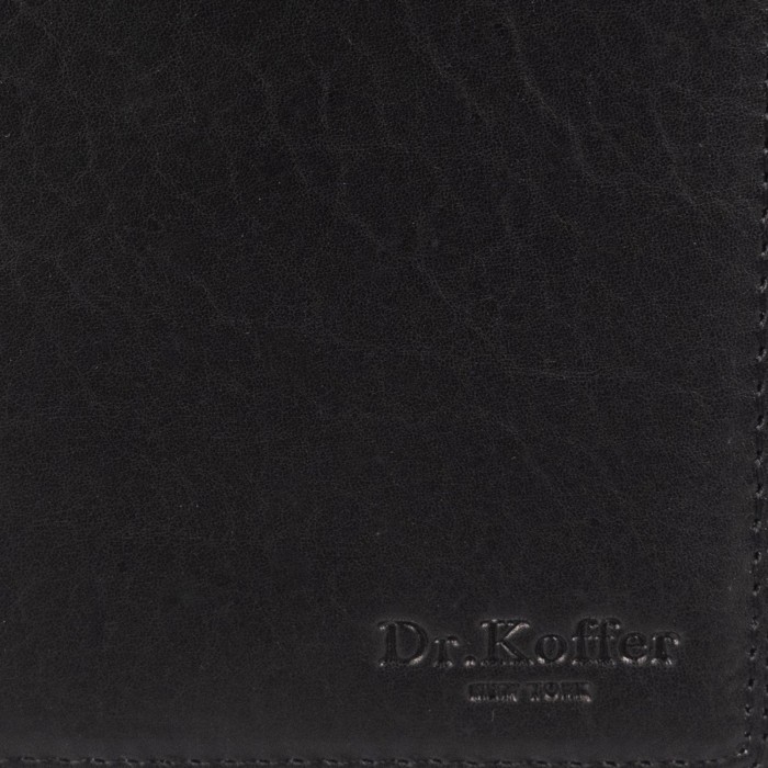 Товар коричневого цвета с внутренней стороны