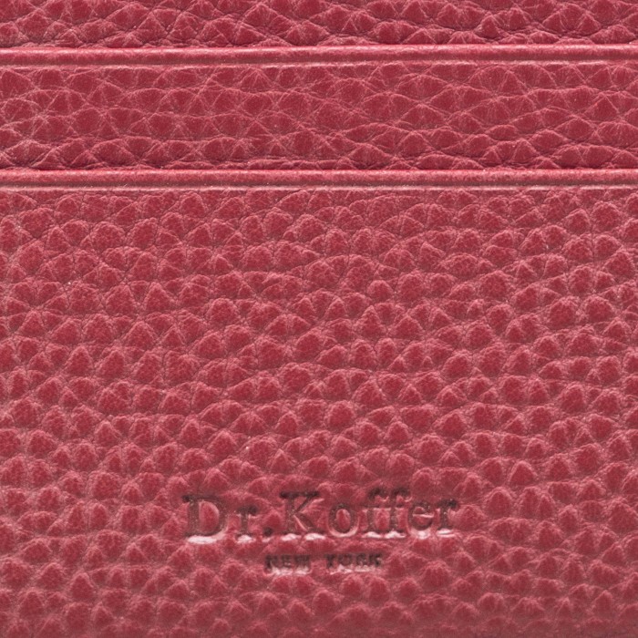 Товар красного цвета с внутренней стороны