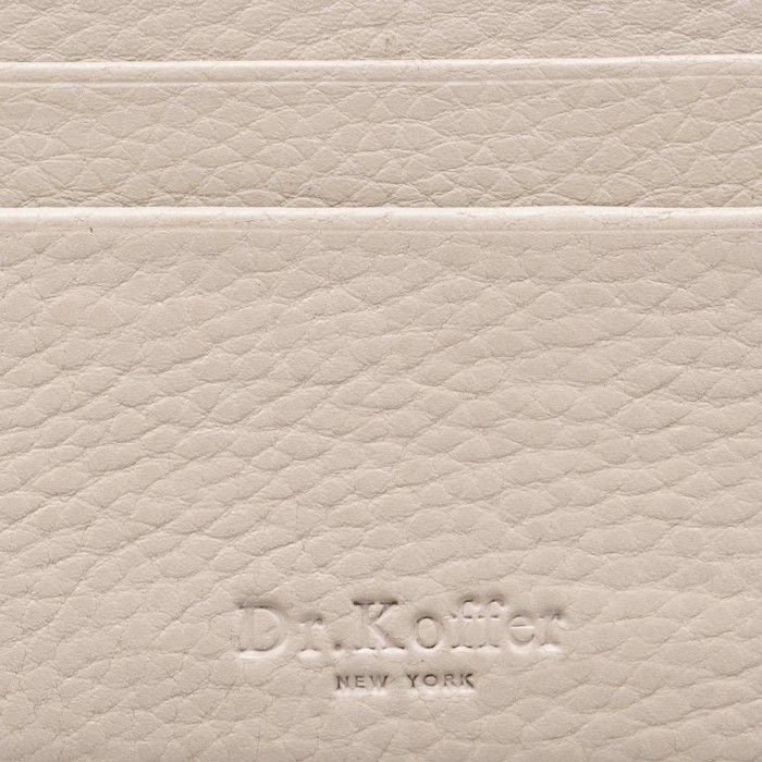 Товар белого цвета с внутренней стороны