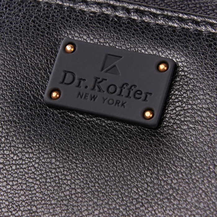 Товар черного цвета с внутренней стороны