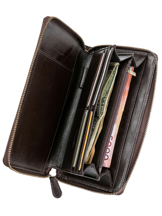 Товар коричневого цвета с внутренней стороны