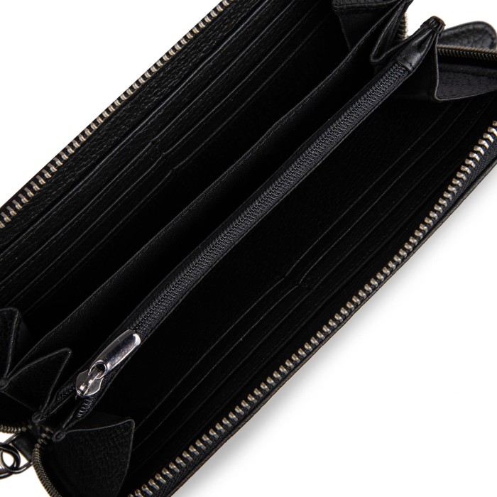 Товар черного цвета с внутренней стороны