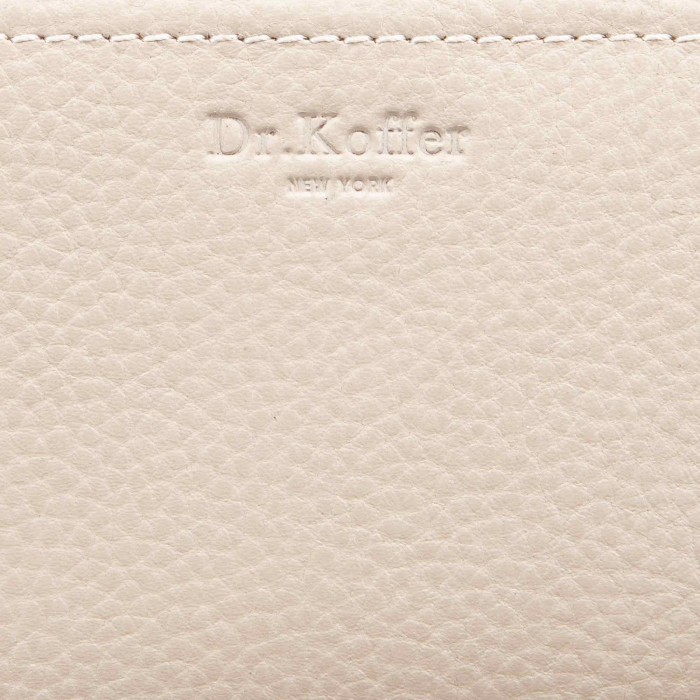 Товар белого цвета с внутренней стороны