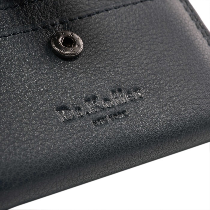 Товар синего цвета с внутренней стороны