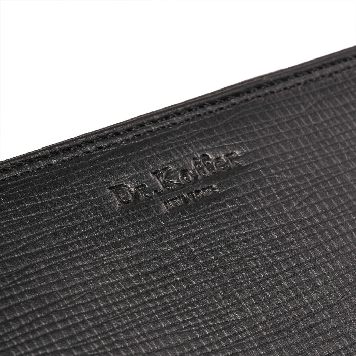 Товар черного цвета с внутренней стороны