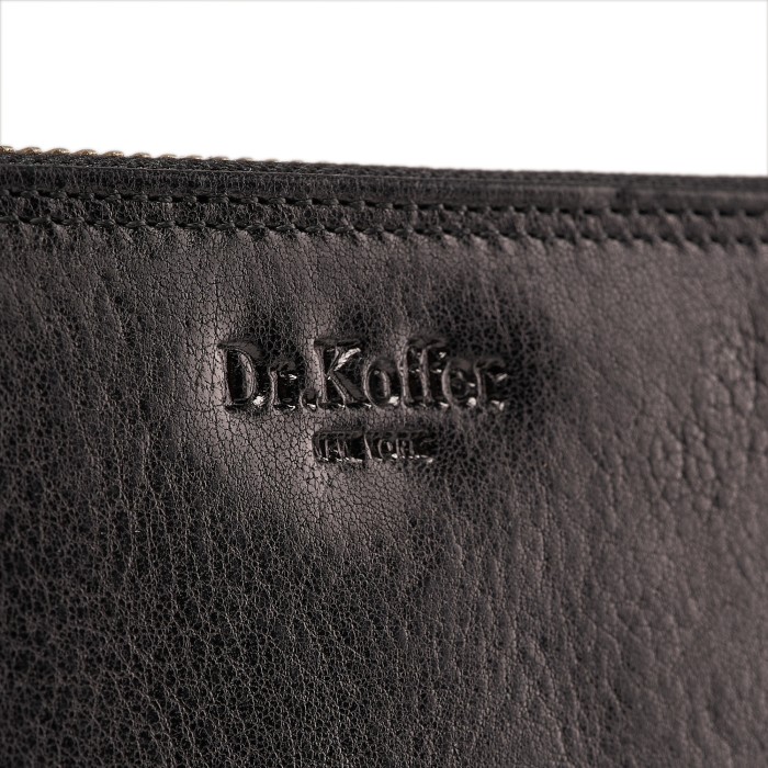 Товар черного цвета с внутренней стороны