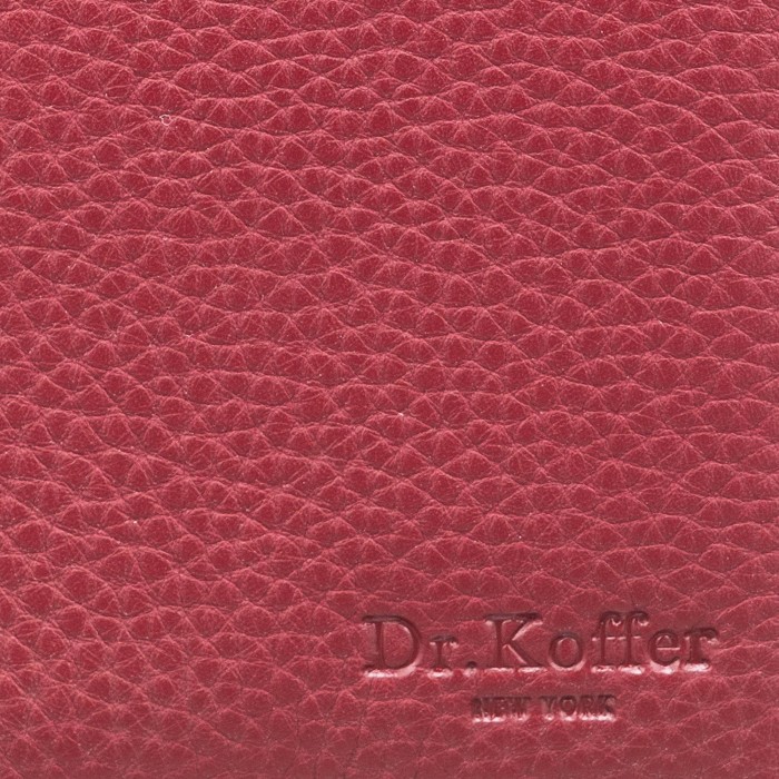 Товар красного цвета с внутренней стороны