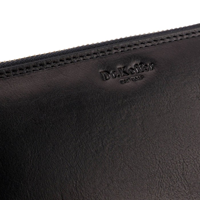 Товар черного цвета с внутренней стороны