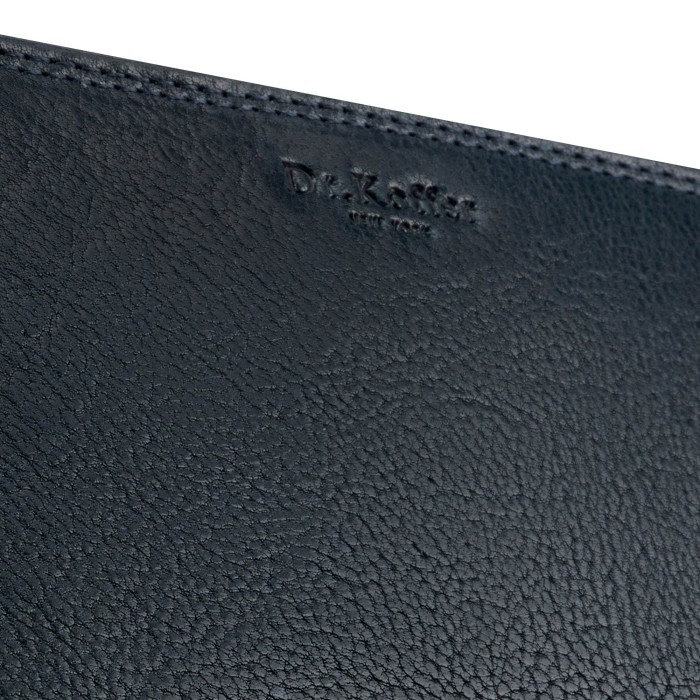 Товар синего цвета с внутренней стороны