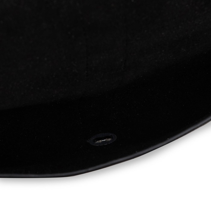 Товар черного цвета с внутренней стороны