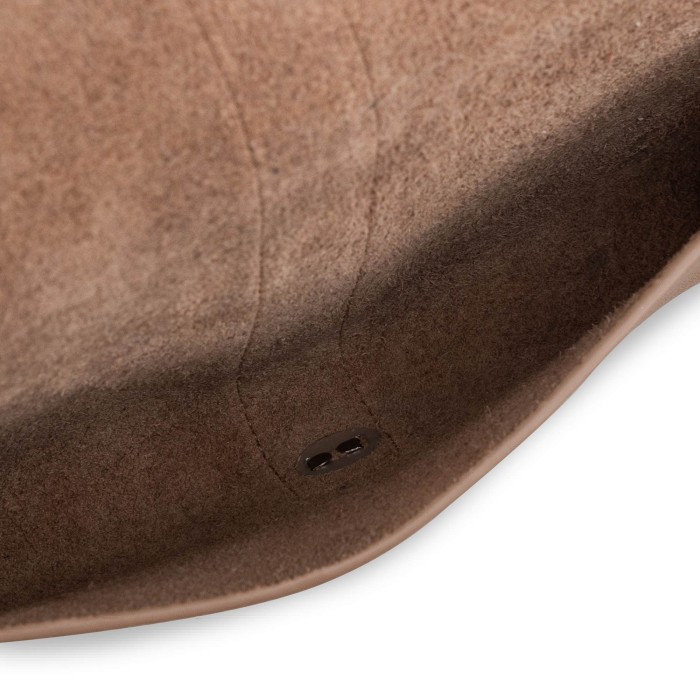 Товар бежевого цвета с внутренней стороны