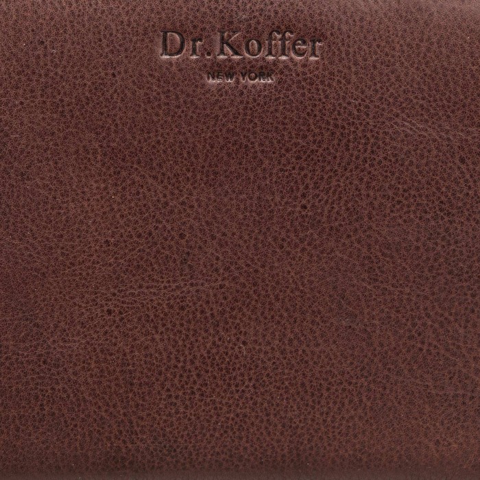 Товар коричневого цвета с внутренней стороны