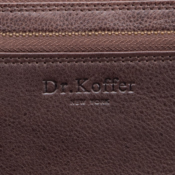 Товар коричневого цвета с внутренней стороны