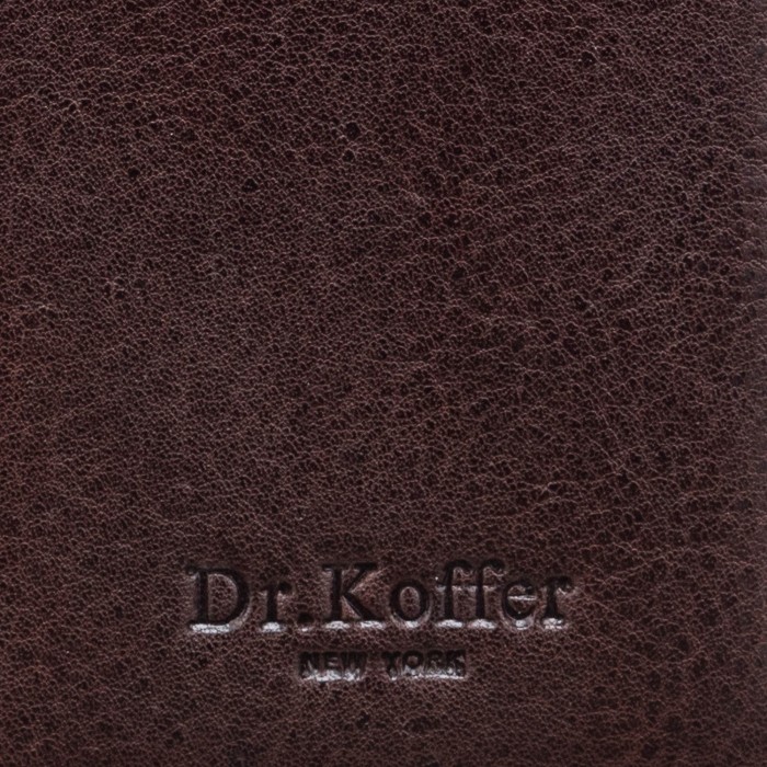 Товар коричневого цвета с внутренней стороны