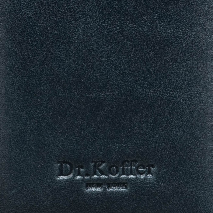 Товар синего цвета с внутренней стороны