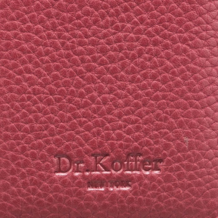 Товар красного цвета с внутренней стороны