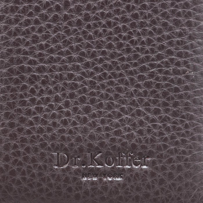 Товар коричневого цвета с внутренней стороны