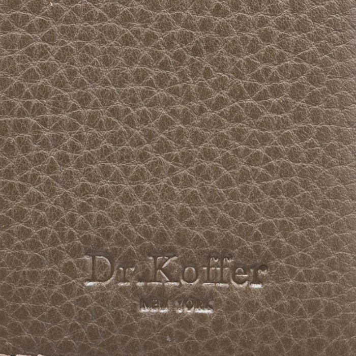 Товар коричневого цвета с внутренней стороны