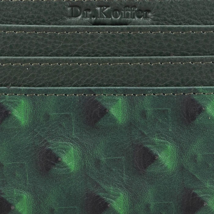 Товар зеленого цвета с внутренней стороны