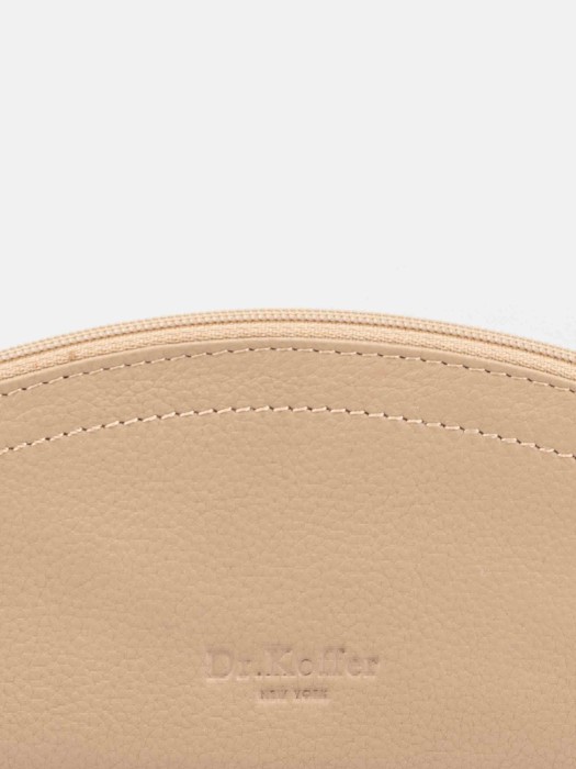 Товар бежевого цвета с внутренней стороны