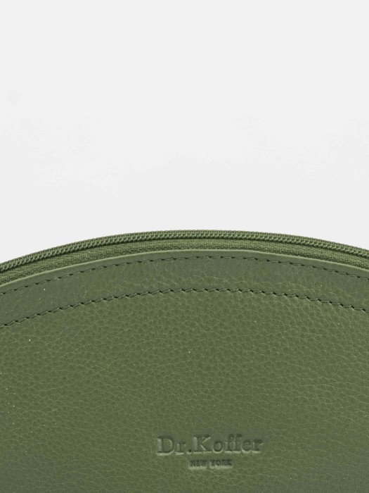 Товар зеленого цвета с внутренней стороны