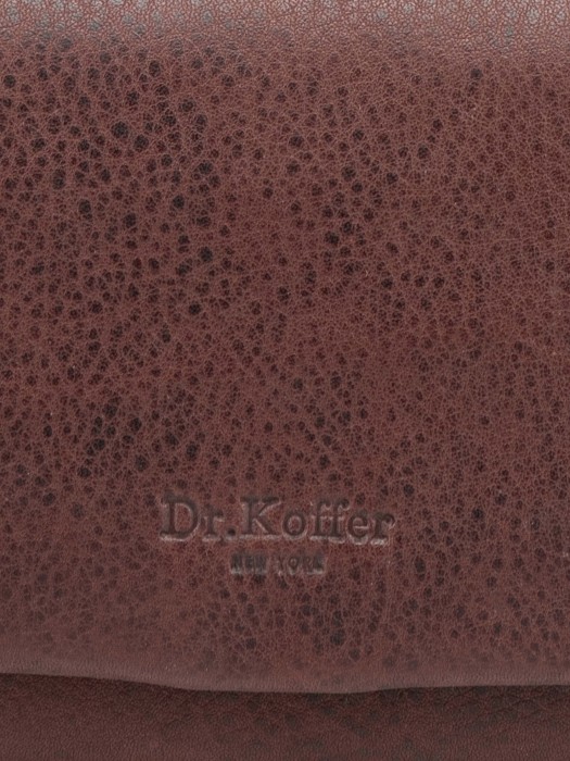 Товар коричневого цвета с внутренней стороны