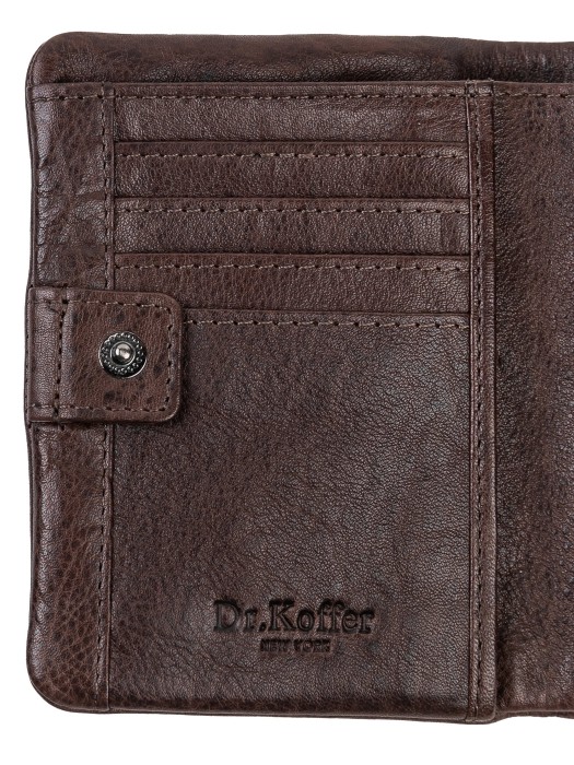 Товар коричневого цвета с внутренней стороны