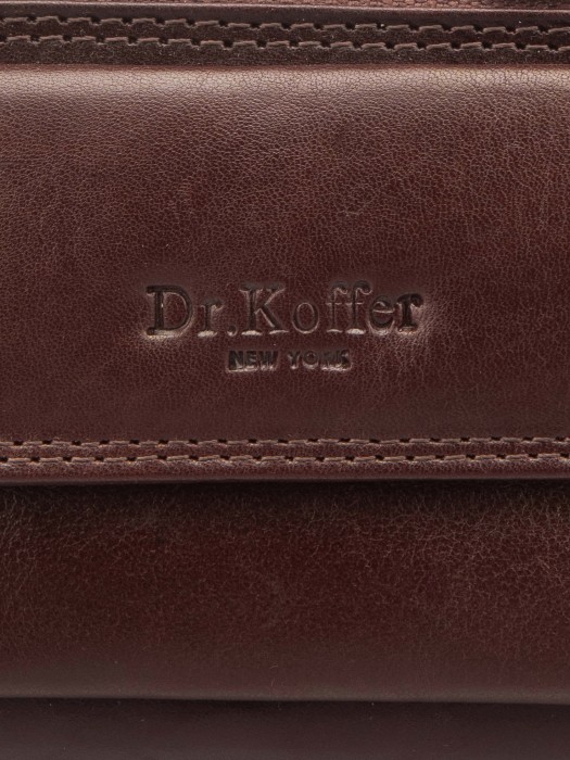 Товар коричневого цвета с внутренней стороны