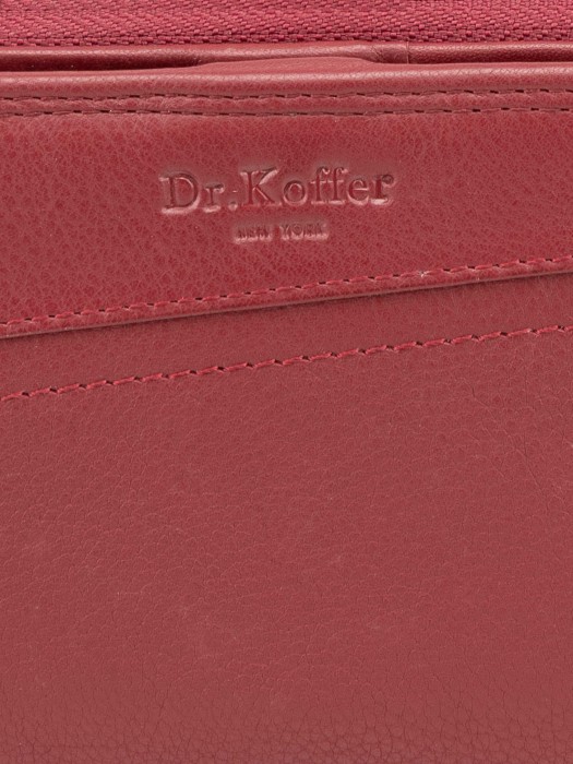 Товар бордового цвета с внутренней стороны