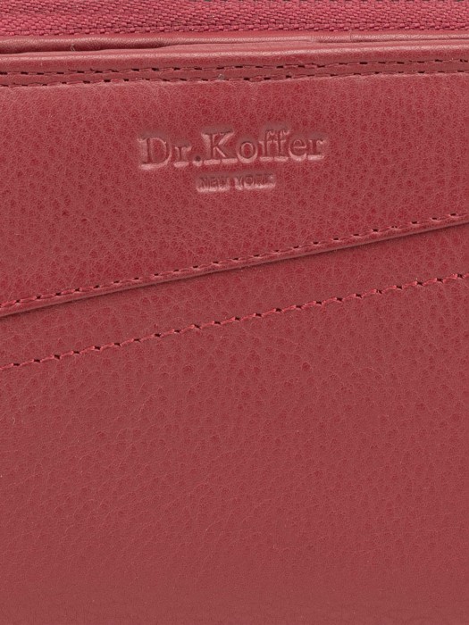 Товар бордового цвета с внутренней стороны