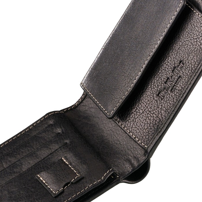 Товар черного цвета с внутренней стороны