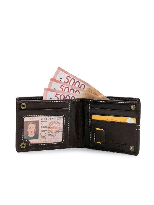 Товар коричневого цвета с внутренней стороны