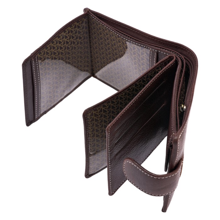 Товар коричневого цвета с внутренней стороны