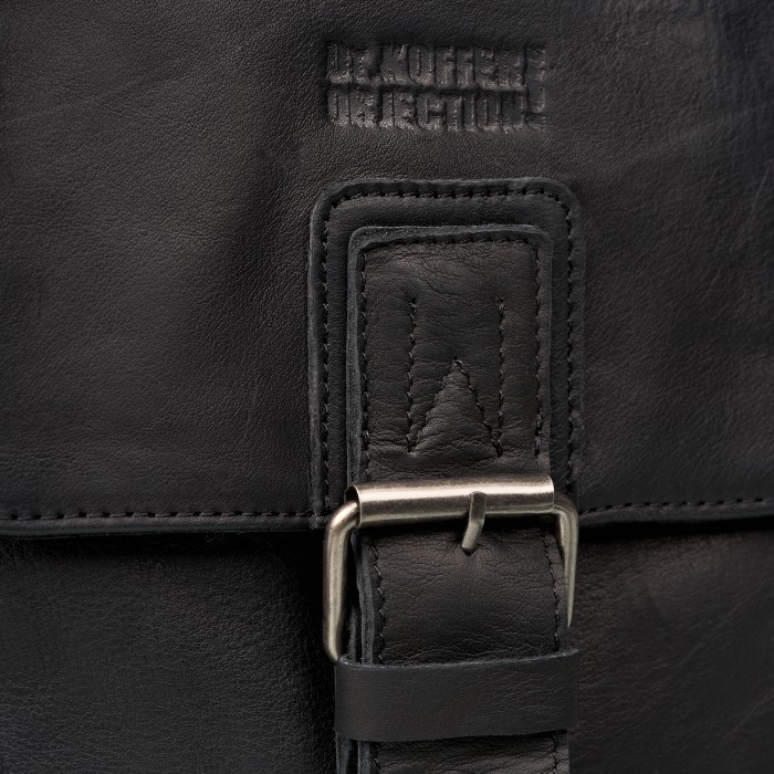 Товар черного цвета с внутренней стороны