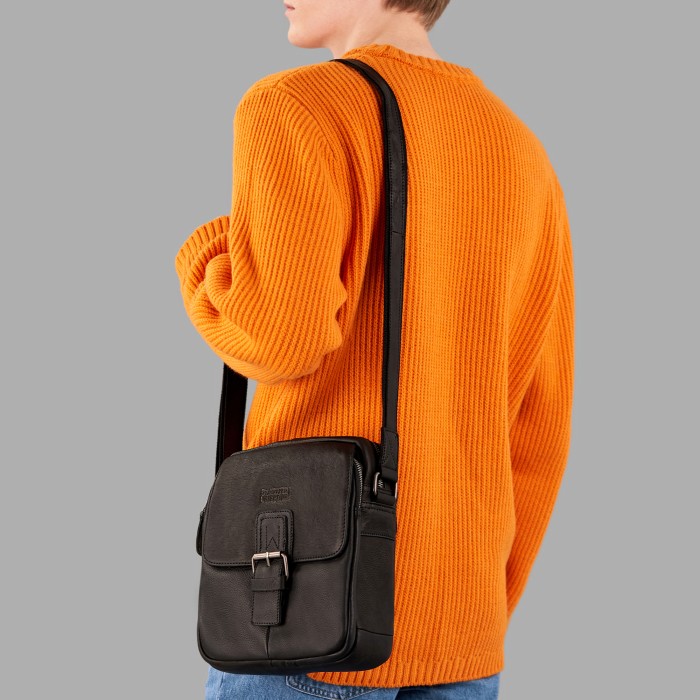 zd-2061-21-04 сумка через плечо от бренда dr.koffer вид слева