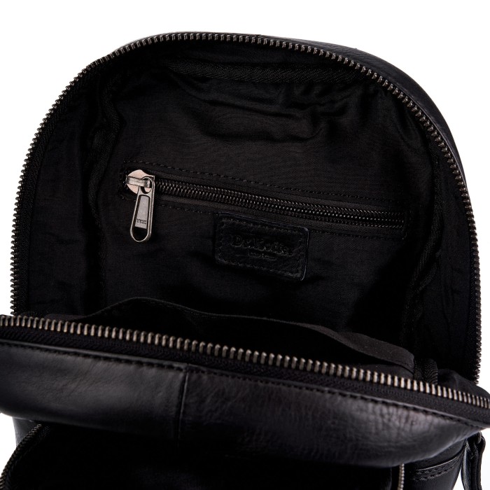 Товар черного цвета с внутренней стороны